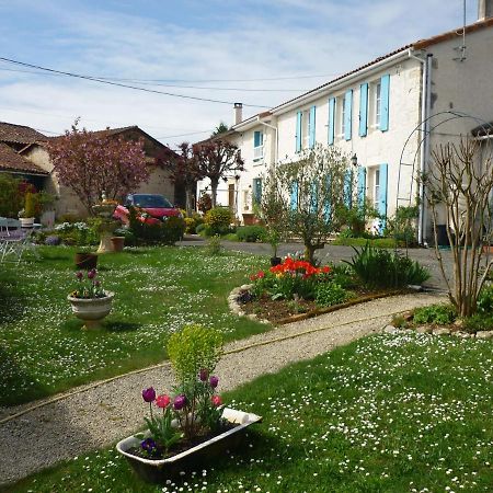 Bed and Breakfast Les Hirondelles Du Paradis 6 Rue Des Oiseaux Beaulieu-sur-Sonnette Exteriér fotografie